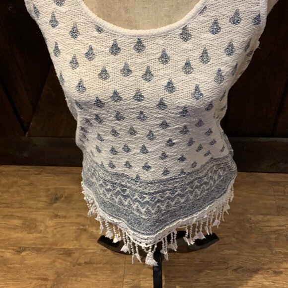 Bohemian white and blue sleeveless top - Picture 3 of 10